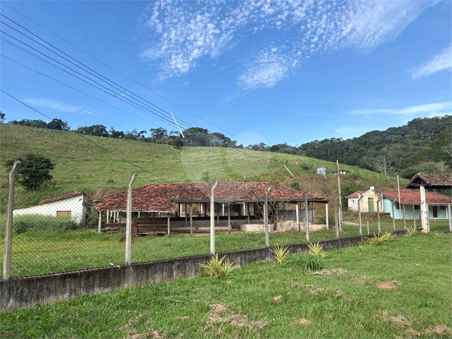 Sítio à venda com 3 quartos, sendo 1 suíte, no Centro, Guararema, SP