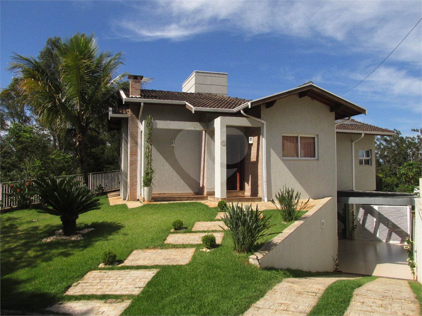 Casa à venda com 3 quartos, sendo 1 suíte, no condomínio Alpes de Vinhedo, Vinhedo - SP