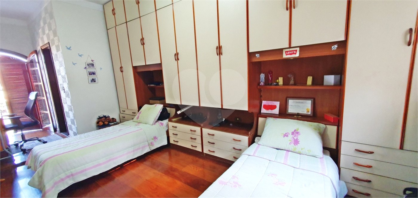 Sobrado à venda com 4 quartos, sendo 3 suítes, em Vila Paulicéia, São Paulo, SP