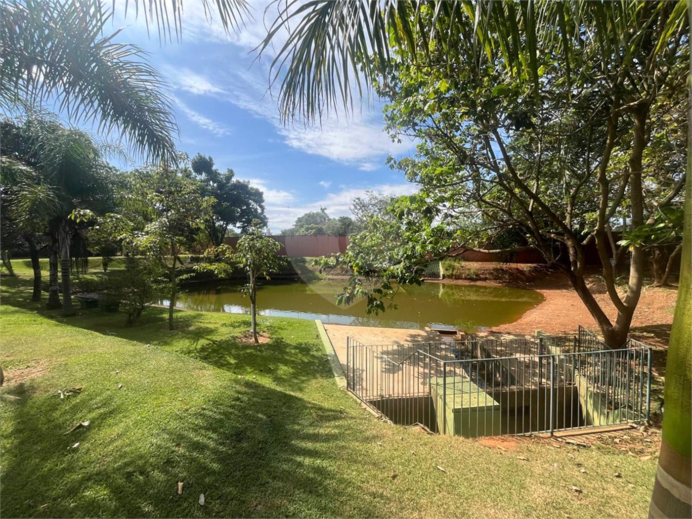 Casa à venda com 3 suítes no condomínio Lago da Serra, Araçoiaba da Serra - SP