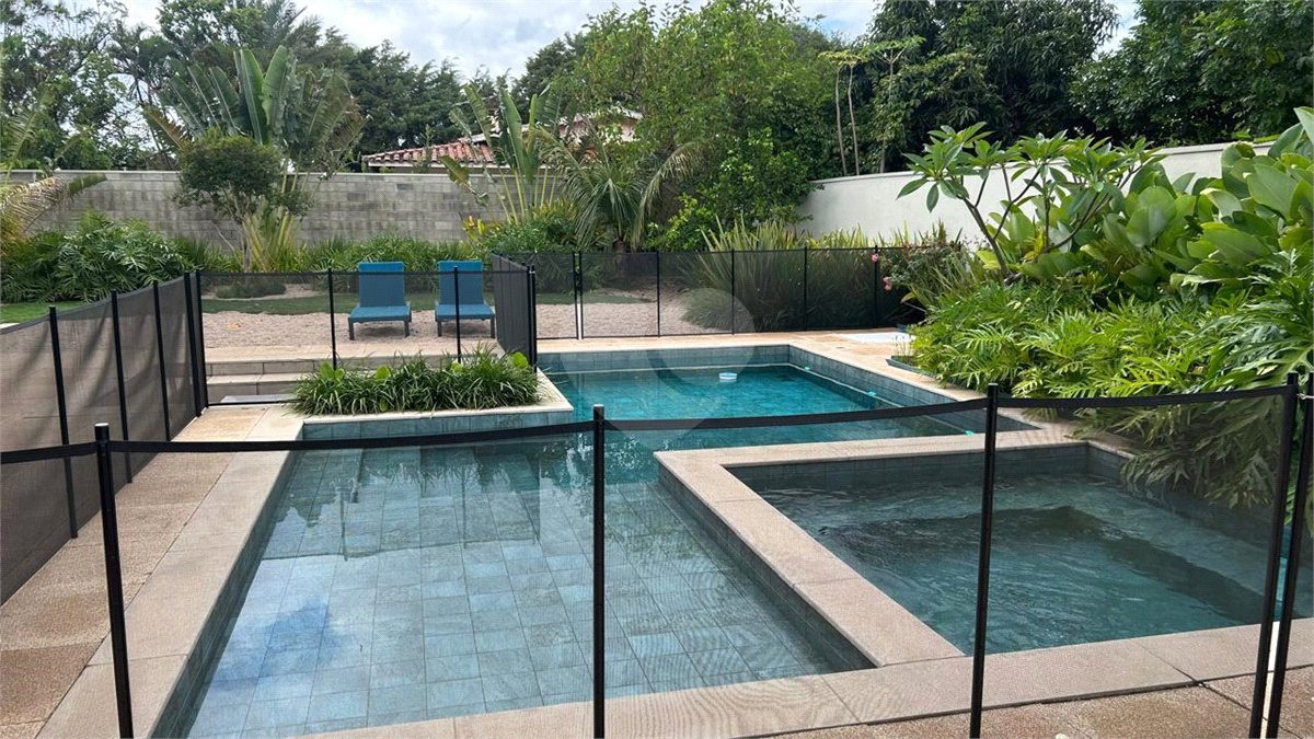 Casa à venda com 5 quartos, sendo 4 suítes,  no condomínio Residencial Vila do Itamaraca, Valinhos - SP