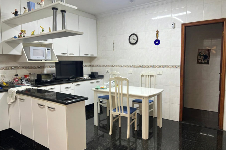 Sobrado à venda com 4 suítes em Tremembé, São Paulo, SP
