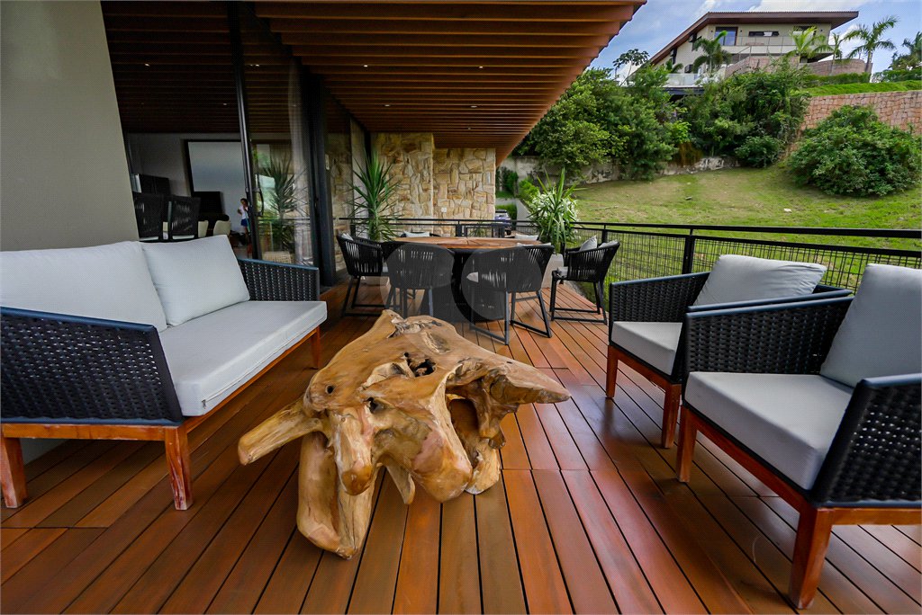 Casa à venda com 5 suítes no condomínio Plaza Athenee, Itu - SP