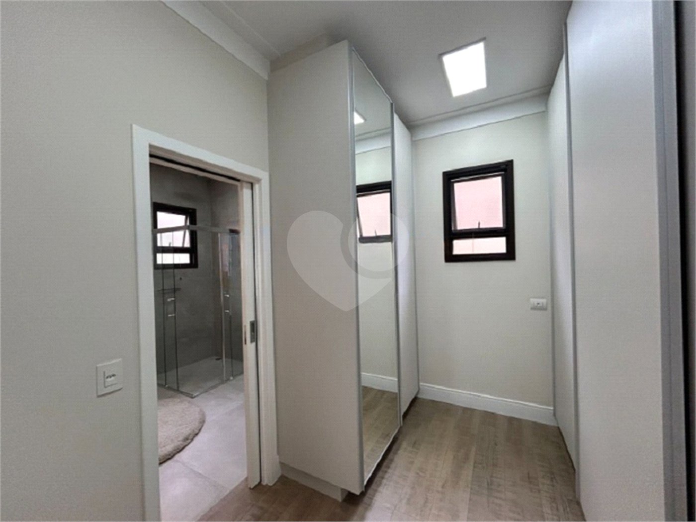 Sobrado à venda com 5 quartos, sendo 3 suítes, em Tremembé, São Paulo, SP