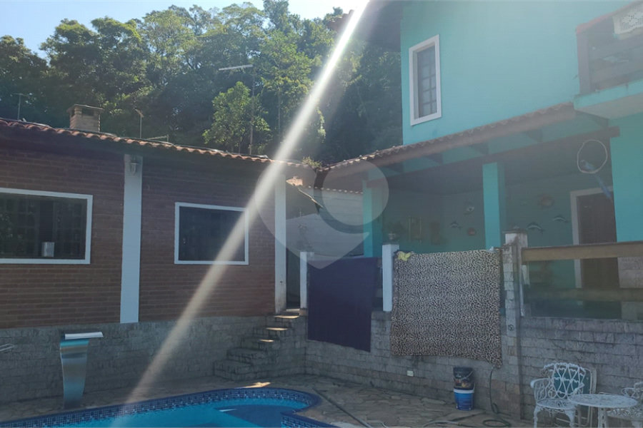 Casa à venda com 4 quartos, sendo 1 suíte, no condomínio Parque Suiça, Caieiras - SP