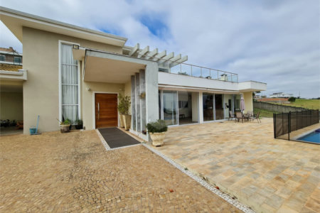 Casa à venda ou para alugar com 4 suítes no condomínio Residencial Jardim Primavera, Louveira - SP