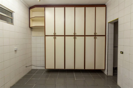 Casa à venda com 4 quartos, sendo 3 suítes,  no condomínio Vila das Flores, São Paulo - SP