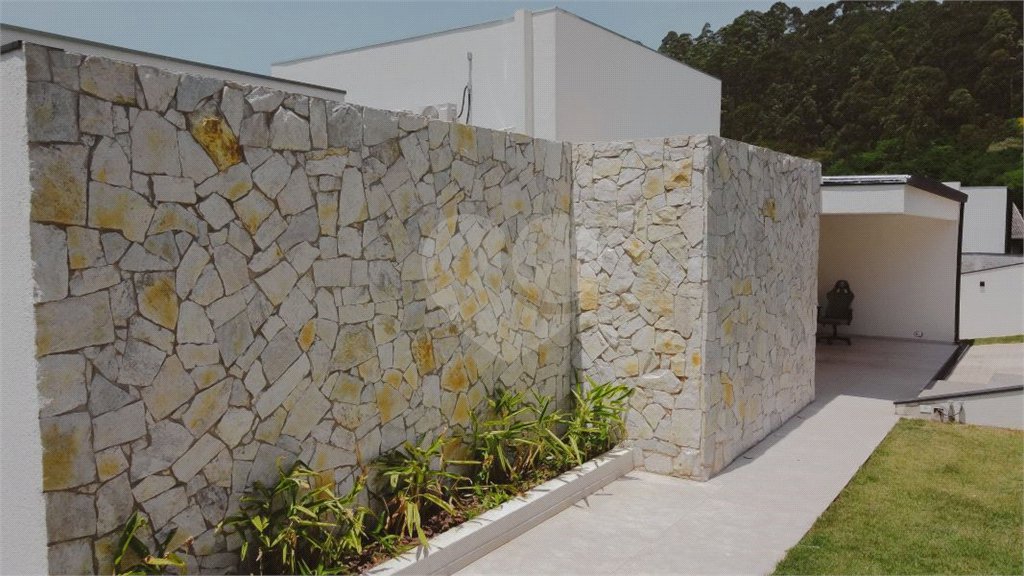 Casa à venda com 3 quartos, sendo 2 suítes, no condomínio Morada do Sol, Mairiporã - SP