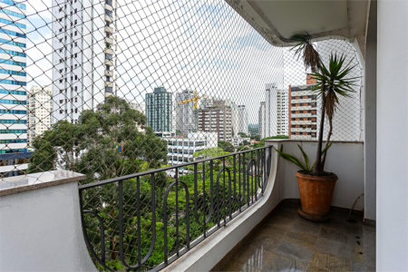 Apartamento à venda com 4 suítes em Campo Belo, São Paulo, SP