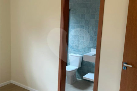 Casa à venda com 3 suítes em Vila Petrópolis, Atibaia, SP