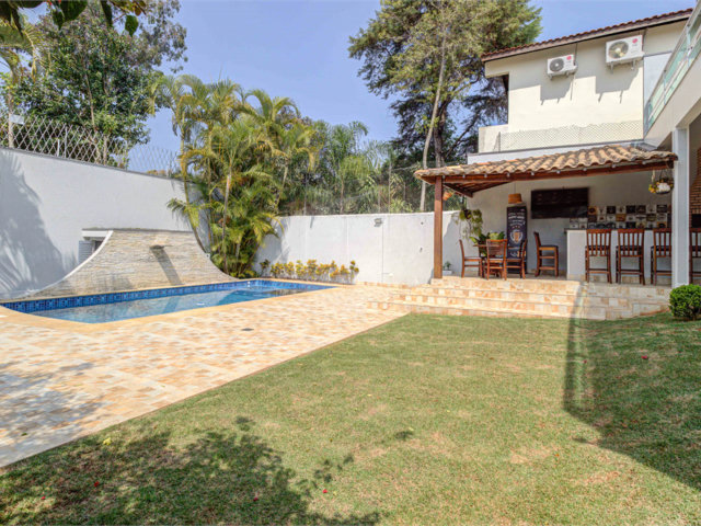 Casa à venda com 5 quartos, sendo 3 suítes,  em Chácara Monte Alegre, São Paulo, SP