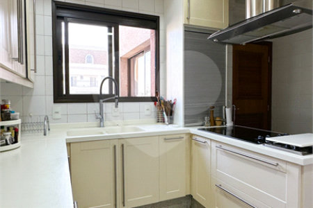Apartamento à venda com 3 quartos, sendo 2 suítes, em Morumbi, São Paulo, SP