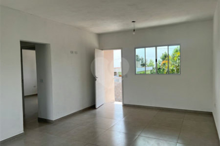 Casa à venda com 2 quartos, sendo 1 suíte, em Vila Vilma (mailasqui), São Roque, SP