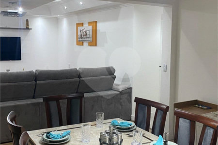 Casa à venda com 3 suítes em Vila Oceania, Poá, SP