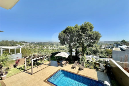 Casa à venda com 3 suítes no condomínio Golf Village, Carapicuíba - SP