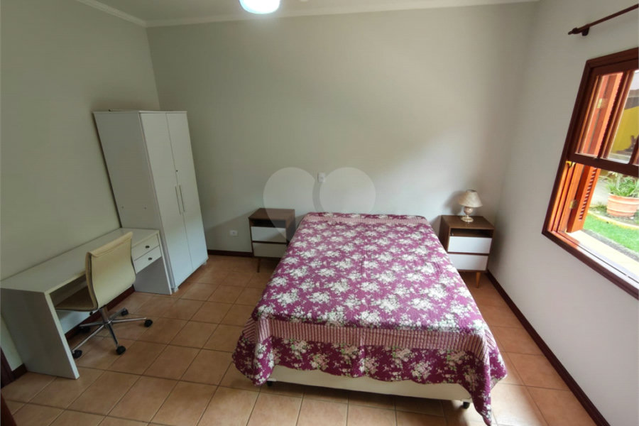 Casa à venda com 4 quartos, sendo 2 suítes,  em Country Residencial Felix, Bom Jesus dos Perdões, SP