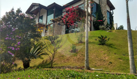 Casa à venda com 5 quartos, sendo 1 suíte,  no condomínio Canada Village, Mairiporã - SP