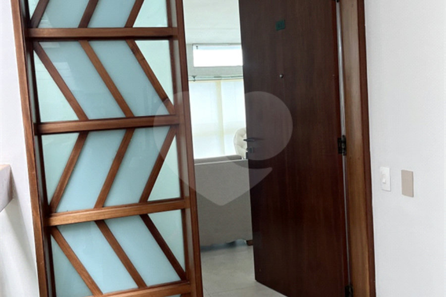 Apartamento à venda ou para alugar com 3 quartos, sendo 1 suíte, em Enseada, Guarujá, SP