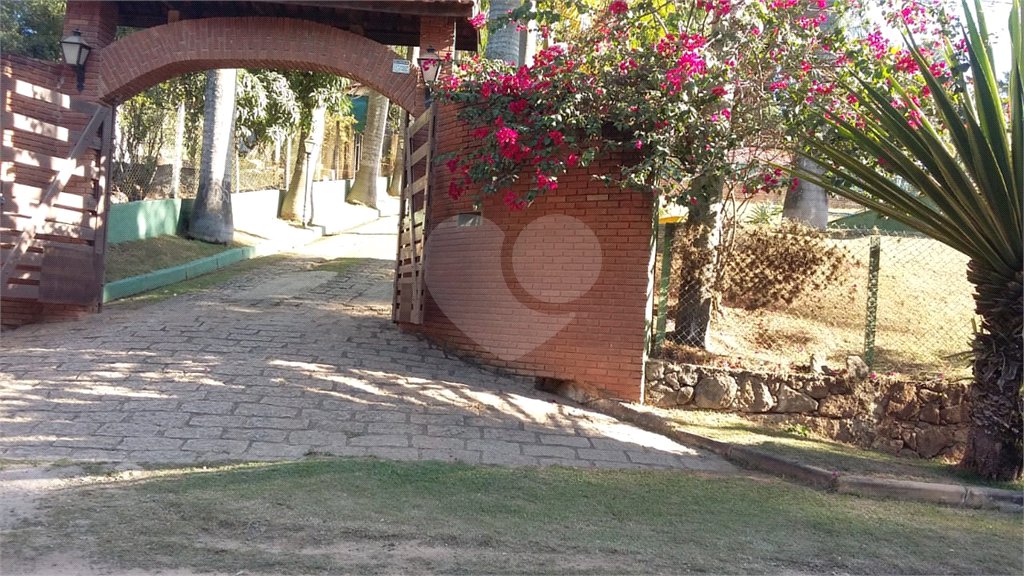 Casa à venda com 6 quartos, sendo 4 suítes, no condomínio Recanto dos Palmares, Atibaia - SP