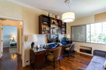 Apartamento à venda com 4 quartos, sendo 2 suítes, em Real Parque, São Paulo, SP