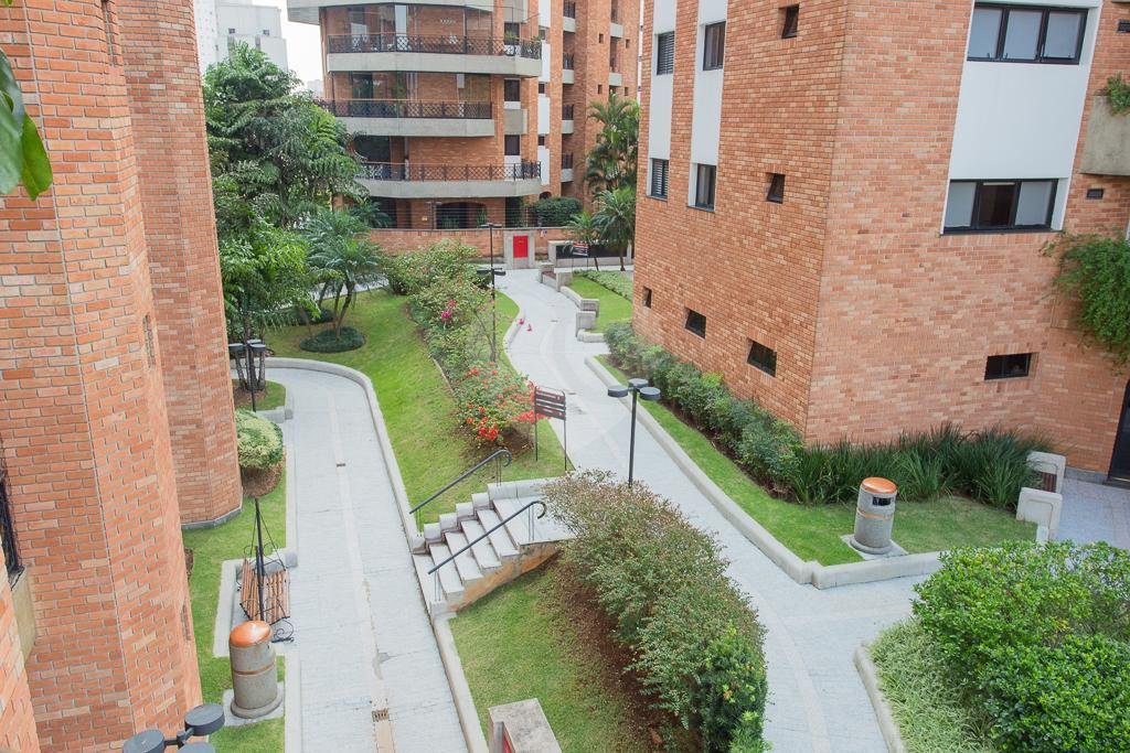 Apartamento para alugar com 5 quartos, sendo 3 suítes, em Alto de Pinheiros, São Paulo, SP