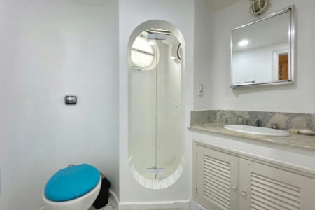 Apartamento Frente Mar com 4 Quartos para Venda ou Locação em Pitangueiras – Guarujá/SP