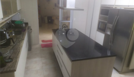 Sobrado à venda com 4 quartos em Cupecê, São Paulo, SP