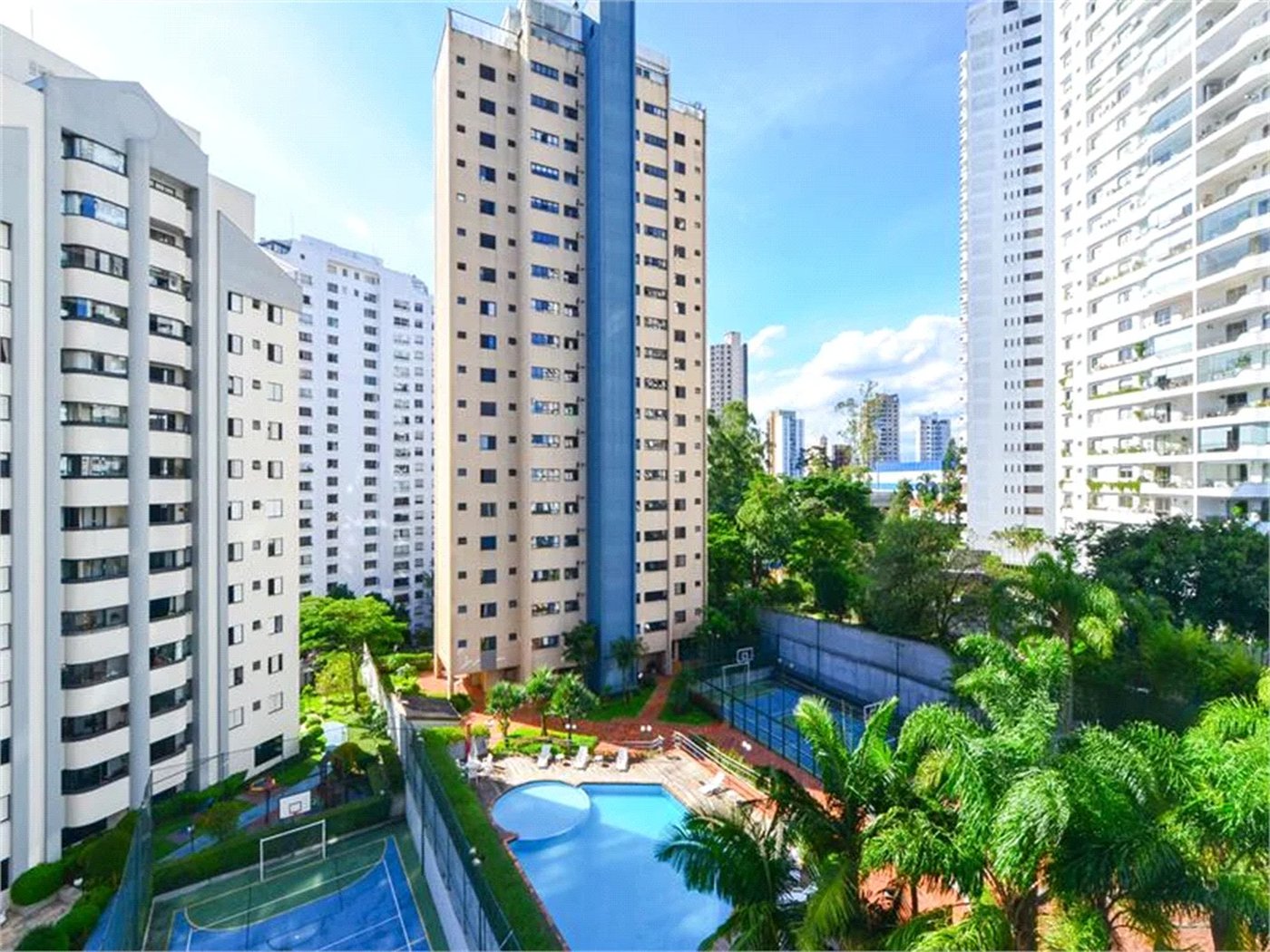Apartamento à venda com 3 suítes em Vila Suzana, São Paulo, SP