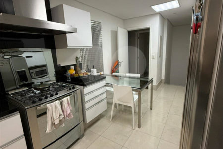 Casa à venda com 4 suítes no condomínio East Village, São Paulo - SP