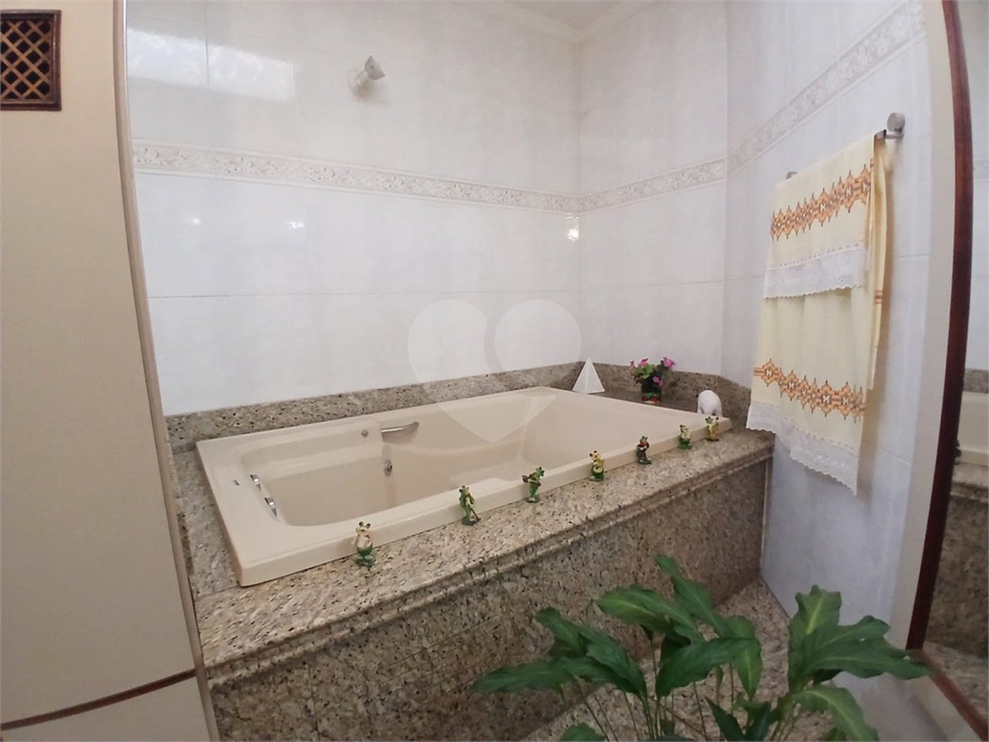 Casa à venda com 3 quartos, sendo 1 suíte,  em Esplanada Mendes Moraes, São Roque, SP