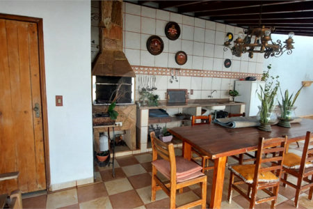 Casa à venda com 5 quartos, sendo 1 suíte, em Jardim Santa Paula, São Carlos, SP