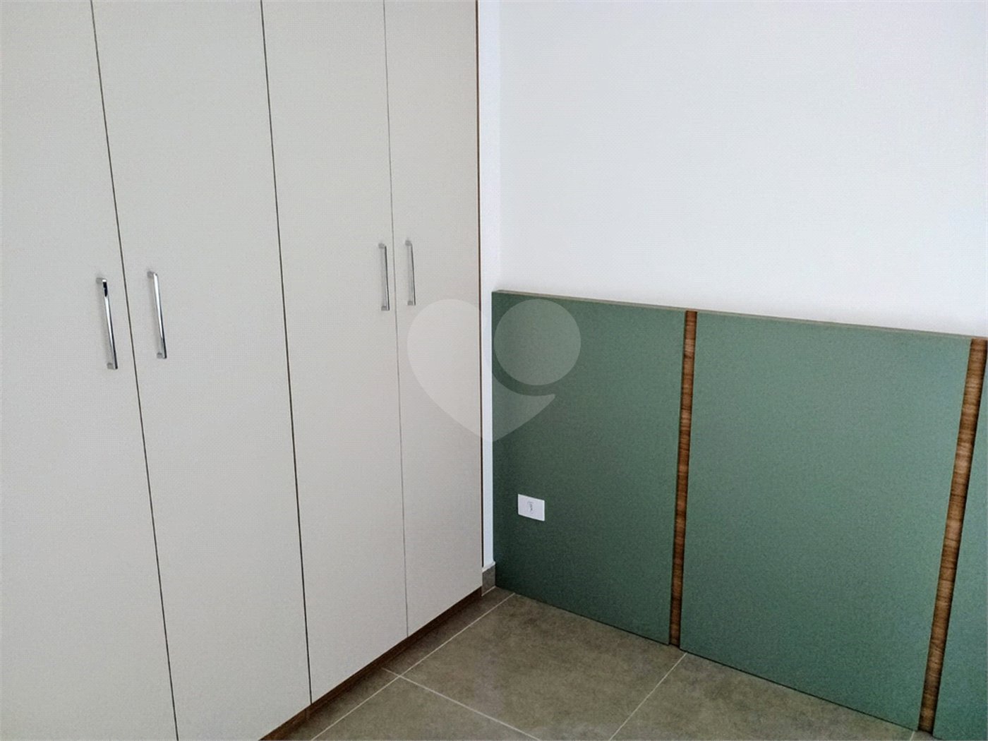 Condomínio fechado na Vila Éster