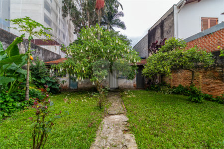 Sobrado à venda com 4 quartos, sendo 1 suíte, em Campo Belo, São Paulo, SP