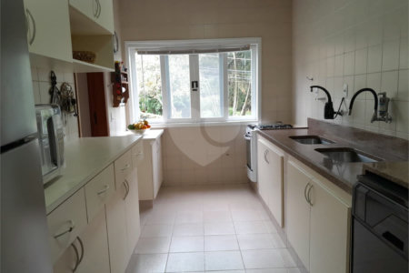 Casa à venda com 3 quartos, sendo 1 suíte, no condomínio Parque Arco Íris, Atibaia - SP