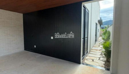 Casa à venda com 3 suítes no condomínio Ecoville 1, Atibaia - SP