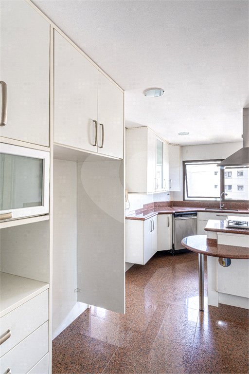 Apartamento à venda com 4 quartos, sendo 3 suítes, em Vila Andrade, São Paulo, SP