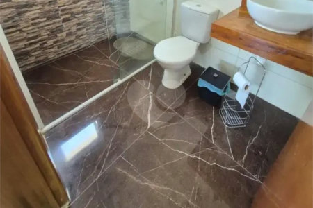 Casa à venda com 3 suítes no condomínio Chácaras Arumã, Sarapuí - SP