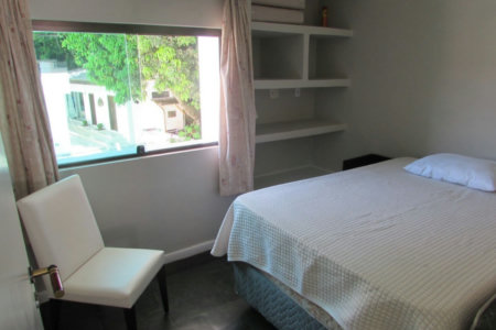 Casa de Alto Padrão com 5 Suítes e Lazer Completo– Guarujá