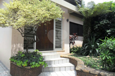 Casa Térrea para alugar com 1 quarto, sendo 3 suítes,  em Indianópolis, São Paulo, SP