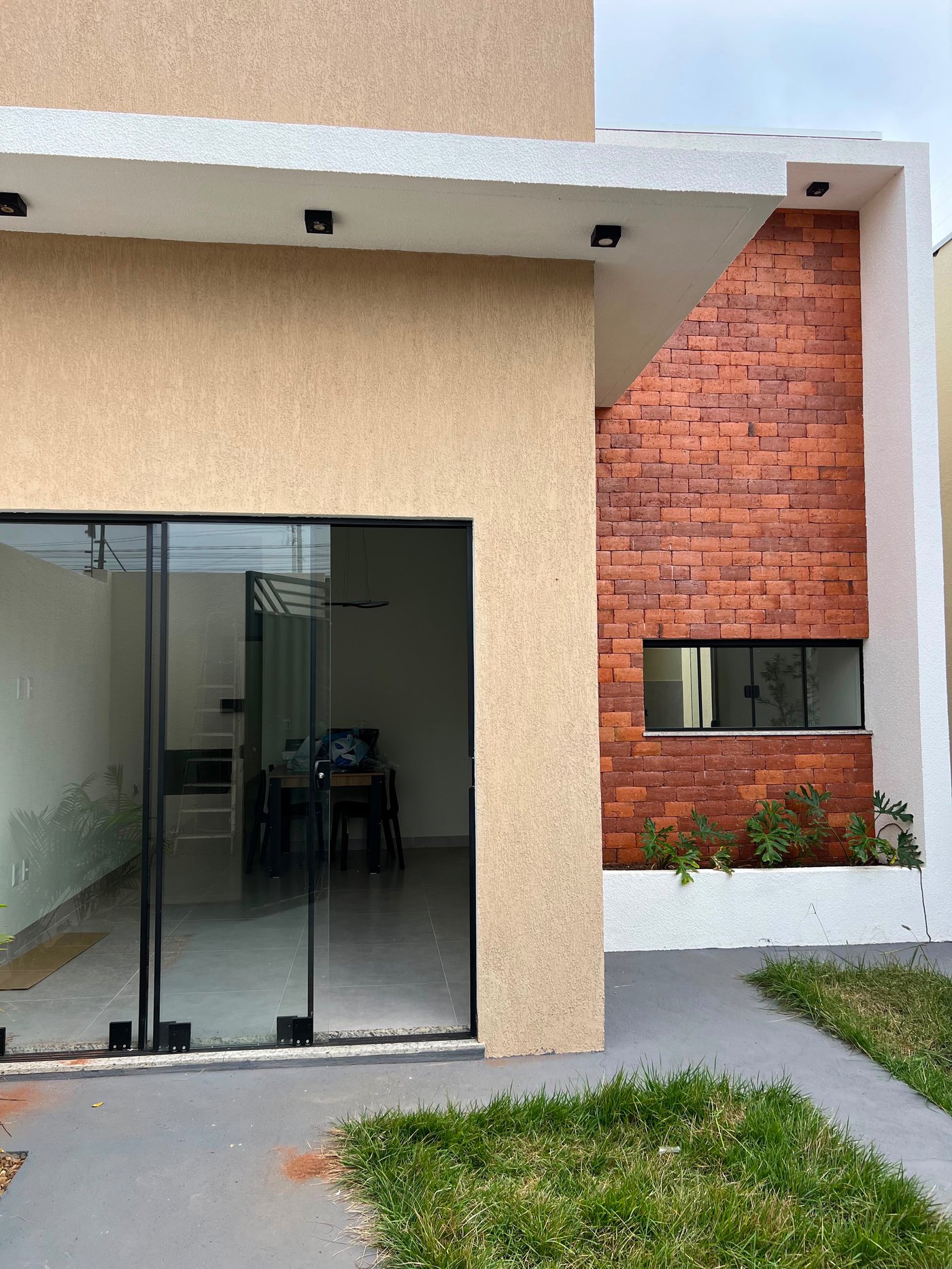 Casa à venda com 2 quartos, sendo 1 suíte,  em Vila Nova, Três Lagoas, MS