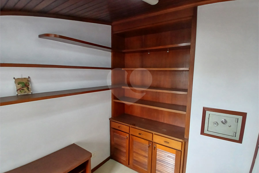 Casa à venda ou para alugar com 3 quartos, sendo 2 suítes, no condomínio Chácara das Rosas, São Paulo - SP