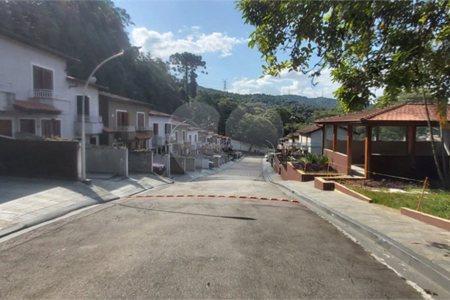 Casa à venda com 2 quartos no condomínio Parque das Araucárias, São Paulo - SP