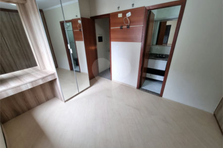 Casa à venda ou para alugar com 3 quartos, sendo 1 suíte,  em Bosque da Saúde, São Paulo, SP