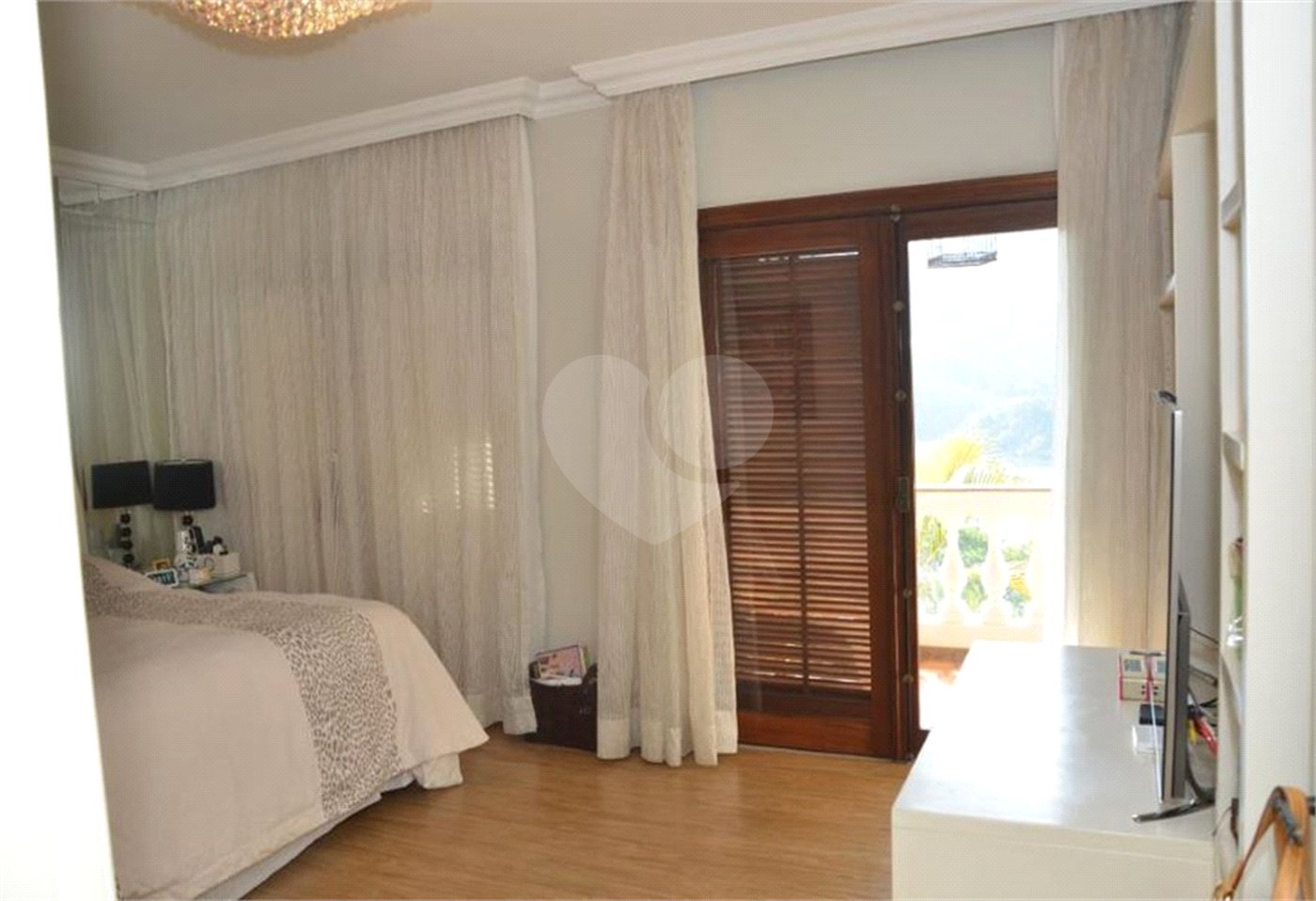 Casa à venda com 8 quartos, sendo 5 suítes, em Serra da Cantareira, Mairiporã, SP