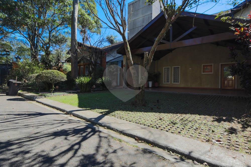 Casa à venda com 4 suítes no condomínio Jardim das Azaléias, São Paulo - SP