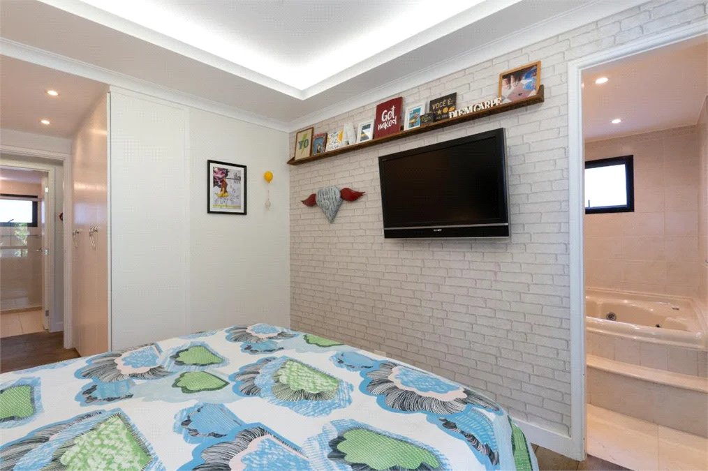 Apartamento à venda com 3 quartos, sendo 1 suíte, em Jardim Morumbi, São Paulo, SP