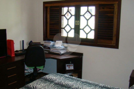 Sobrado à venda com 4 quartos, sendo 2 suítes,  em Alto da Boa Vista, São Paulo, SP