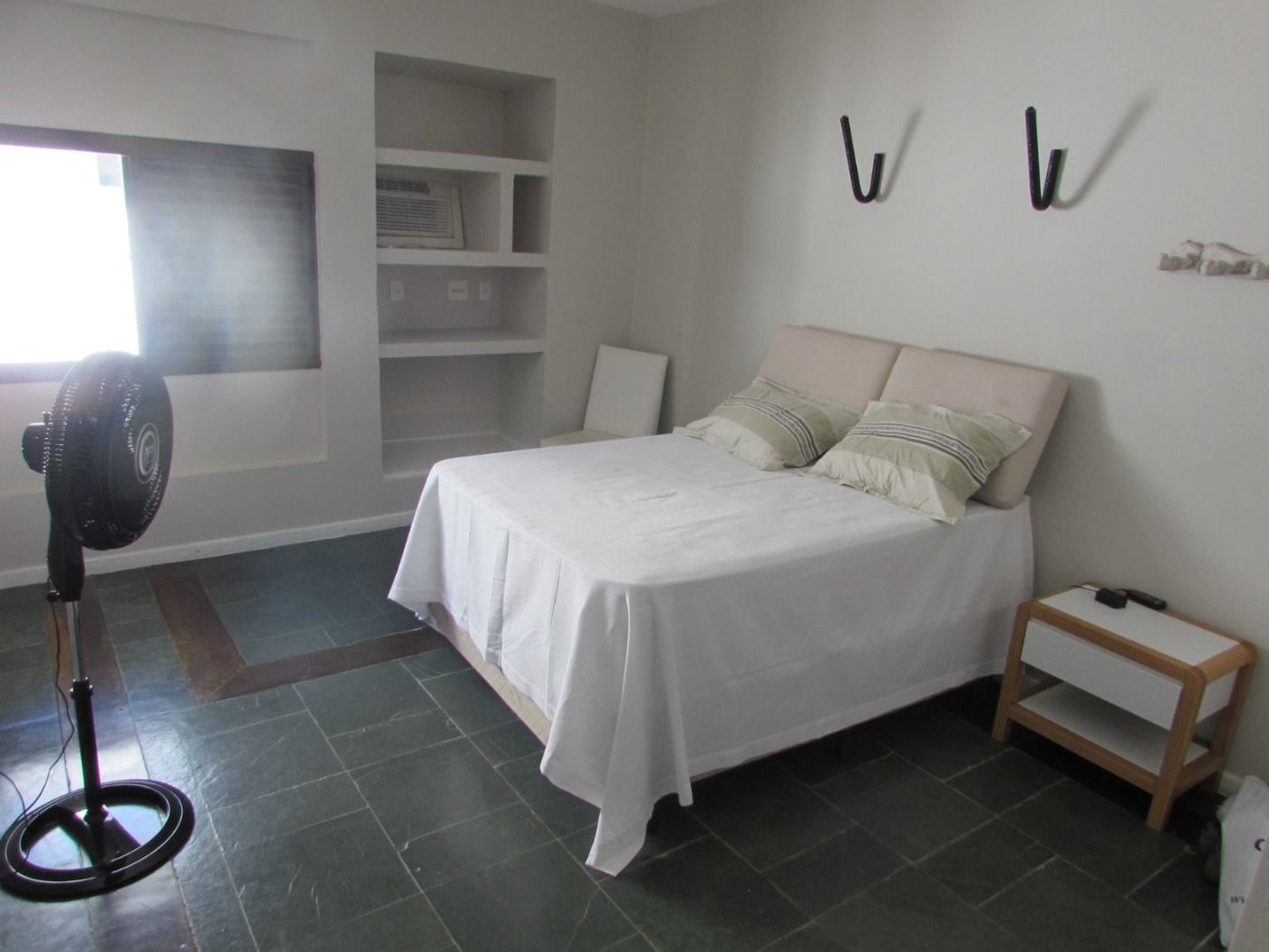 Casa de Alto Padrão com 5 Suítes e Lazer Completo– Guarujá