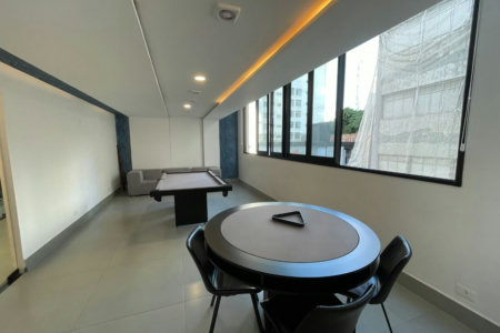 Apartamento 2 dormitórios (1 suíte), porteira fechada, 1 vaga demarcada, no José Menino, Santos