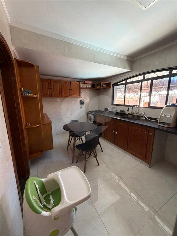 Sobrado à venda com 4 quartos, sendo 1 suíte,  em Jardim Santa Rosa, Araraquara, SP